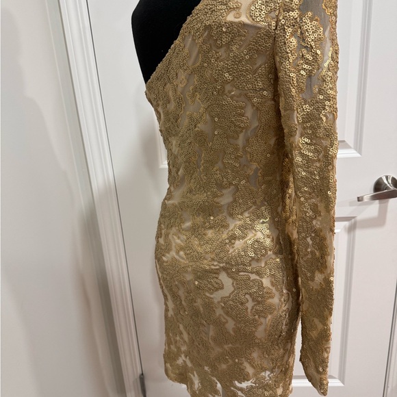 Elegant Gold One Shoulder Dress - Picture 3 of 9